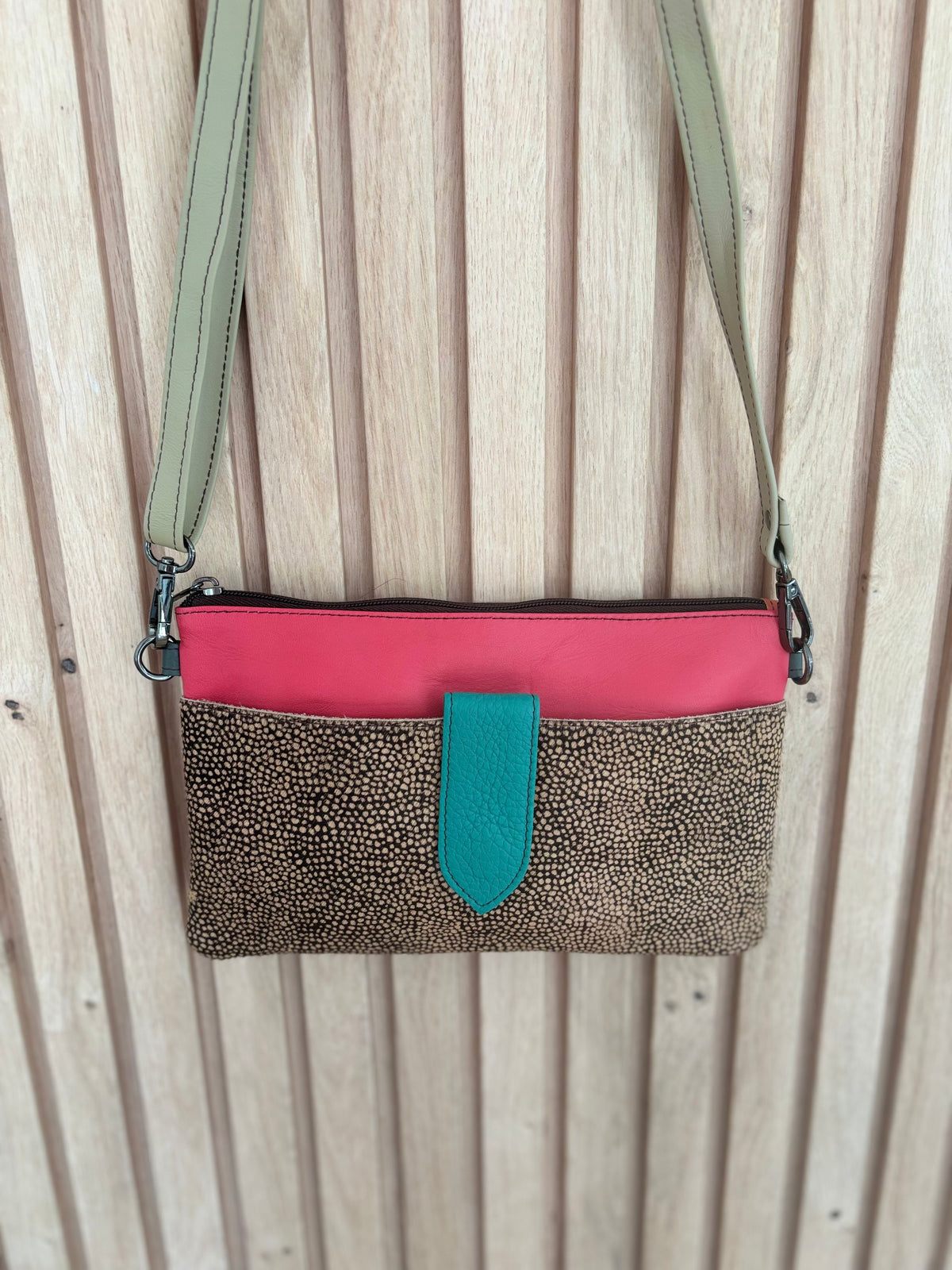 Leren tas met stippenprint - roos