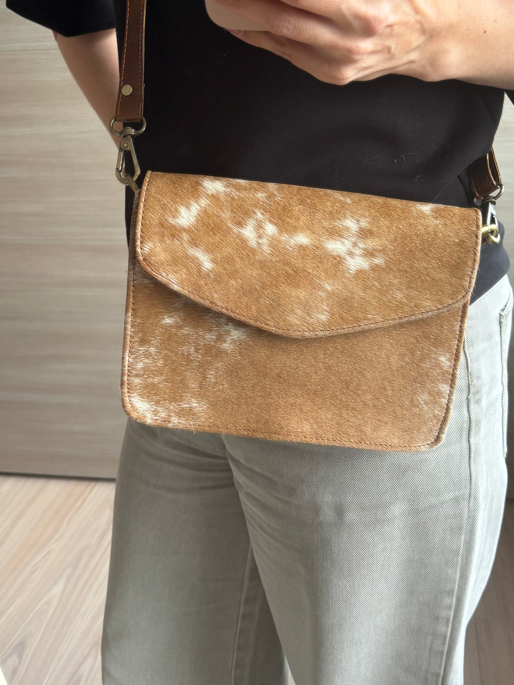 Leren tas met koeienprint - bruin