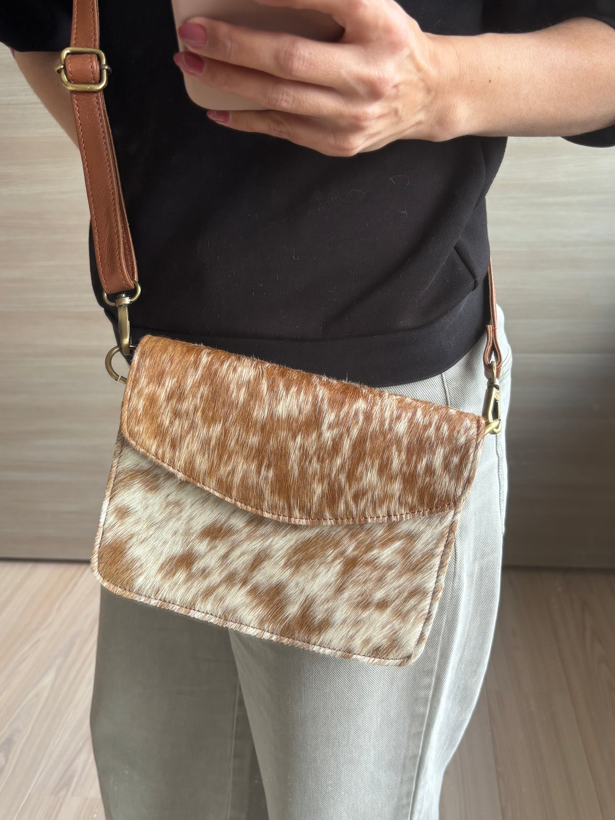 Leren tas met koeienprint - bruin/wit