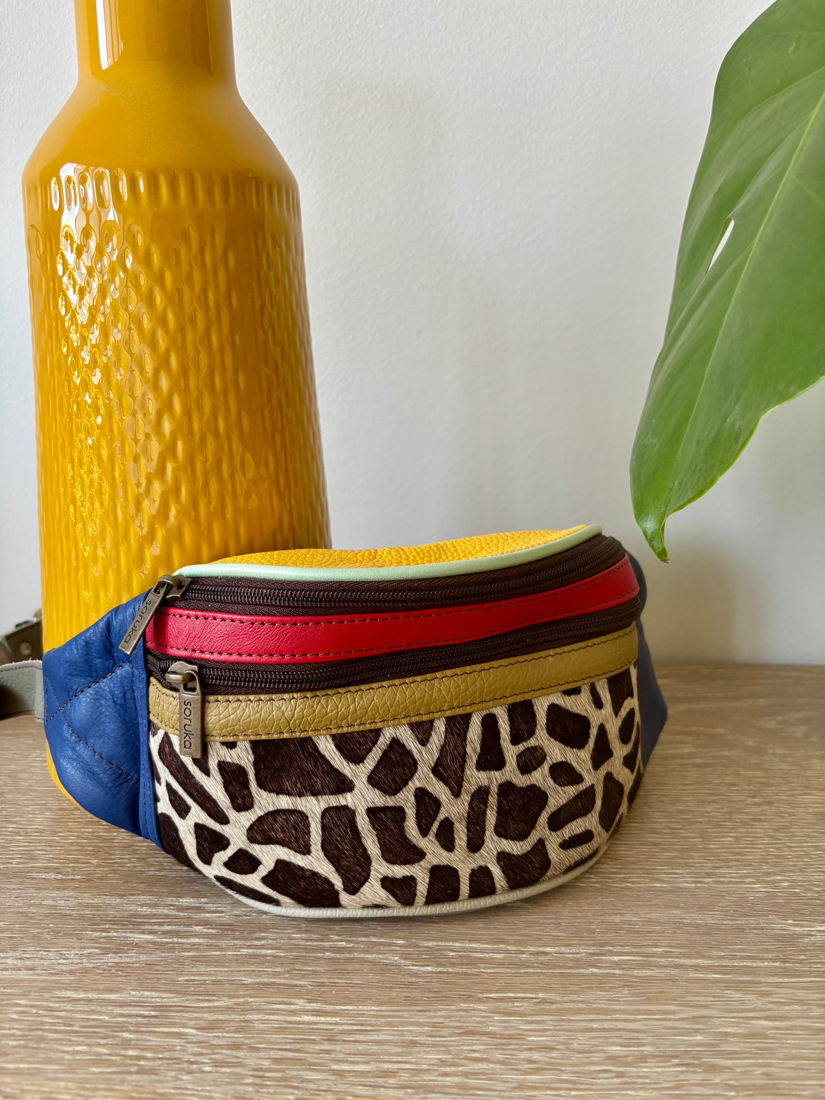 Leren heuptas met girafprint