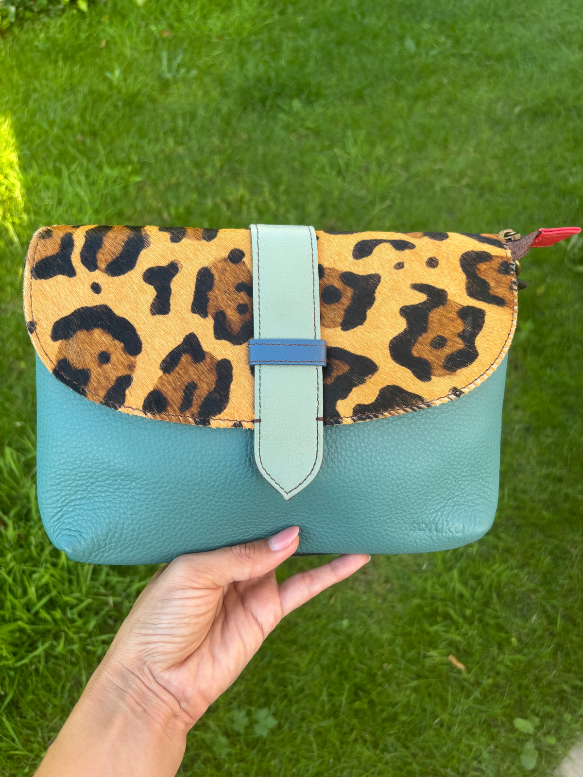 Leren tas met luipaardprint en gesp - blauw