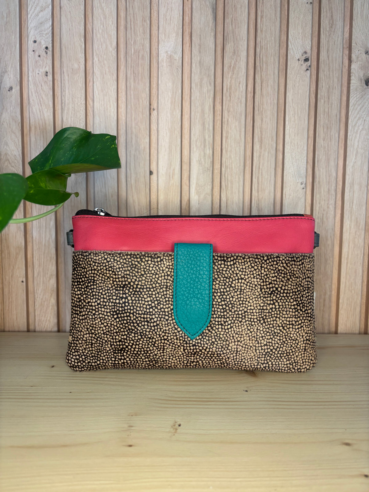 Leren tas met stippenprint - roos