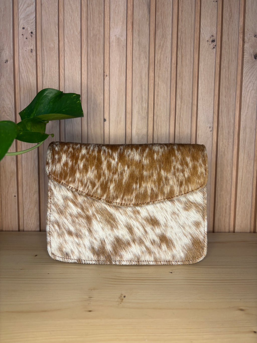 Leren tas met koeienprint - bruin/wit