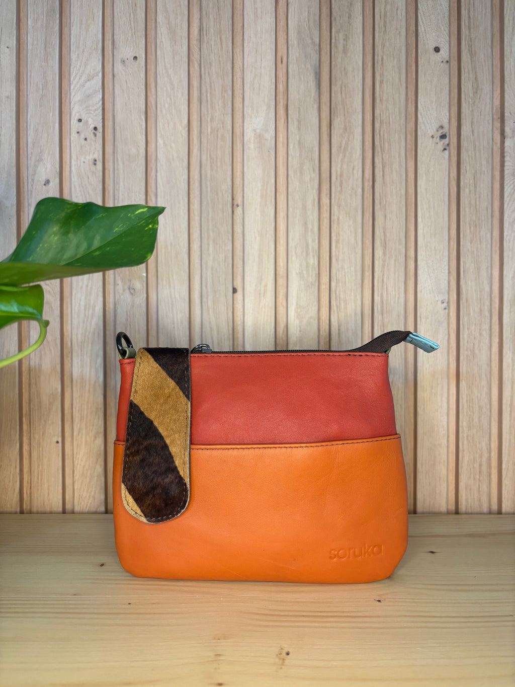 Leren tas met accent in dierenprint