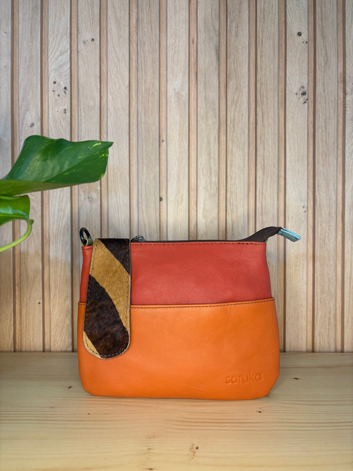 Leren tas met accent in dierenprint