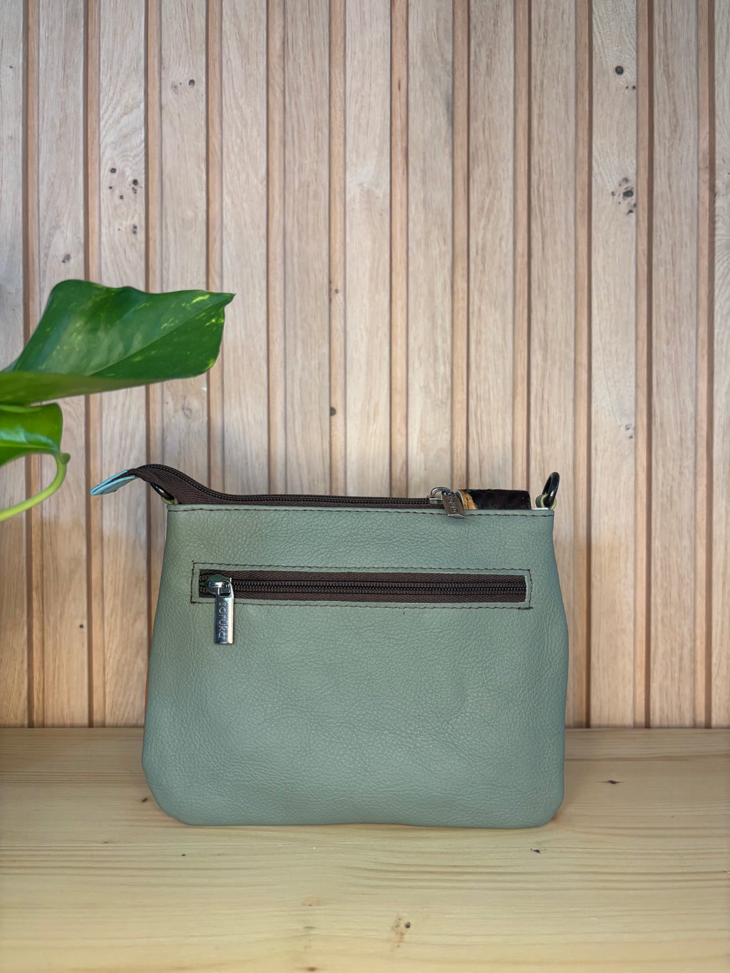 Leren tas met accent in dierenprint
