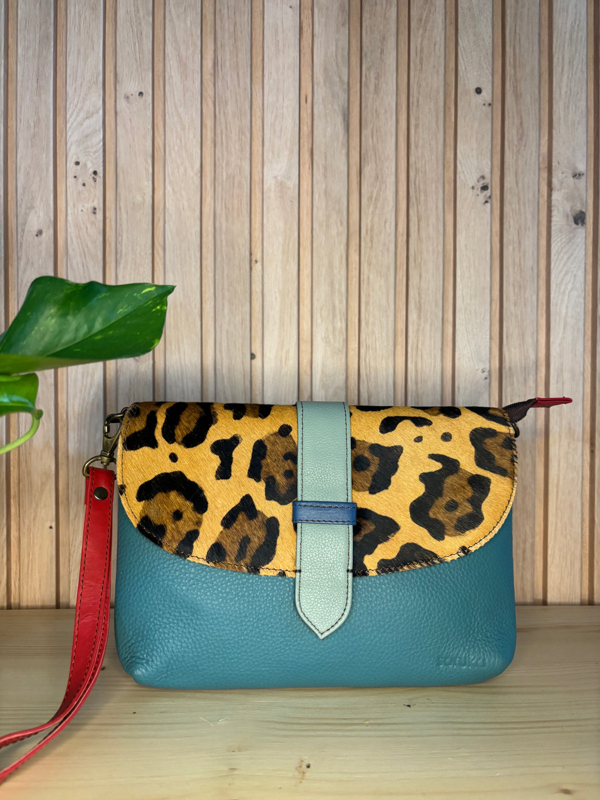 Leren tas met luipaardprint en gesp - blauw