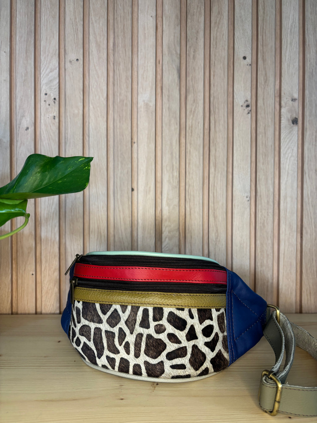 Leren heuptas met girafprint