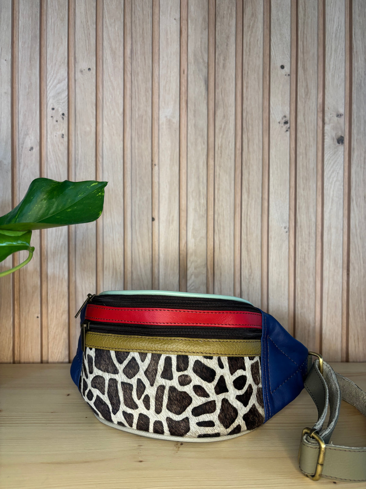 Leren heuptas met girafprint